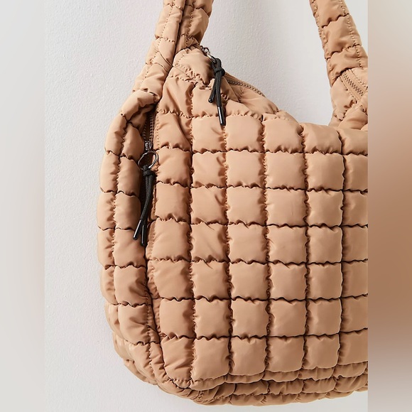 1 LEFT ✨NEW Free People FP Movement Quilted Carryall In Desert Sands - Picture 4 of 11